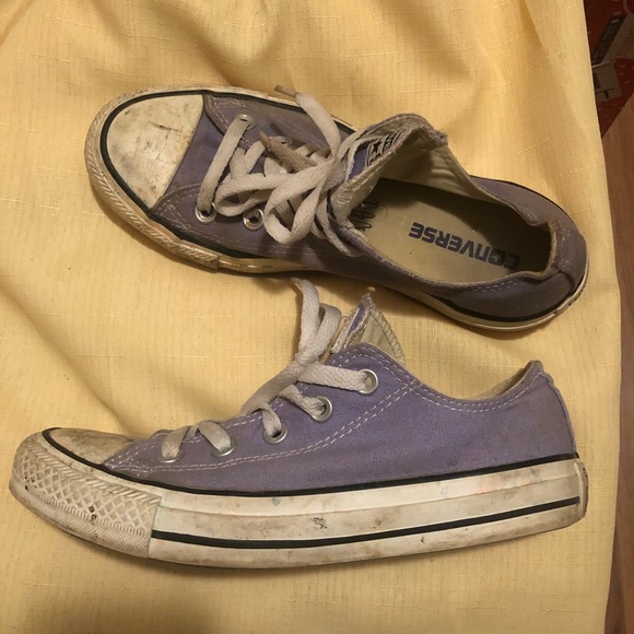 Purple converse size seven - Picture 2 of 3